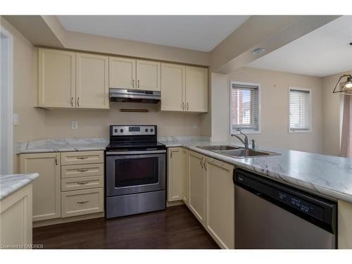 15 Tight Court, Milton, ON - Indoor Photo Showing Kitchen With Double Sink