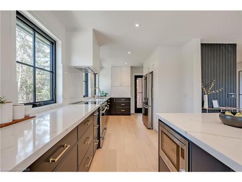 3029 Eva Drive, Burlington, ON - Indoor Photo Showing Kitchen With Upgraded Kitchen