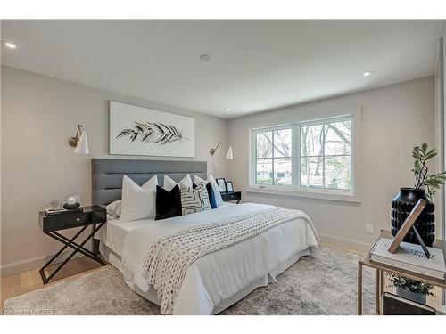 3029 Eva Drive, Burlington, ON - Indoor Photo Showing Bedroom