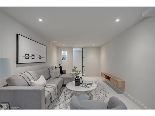 3029 Eva Drive, Burlington, ON - Indoor Photo Showing Living Room