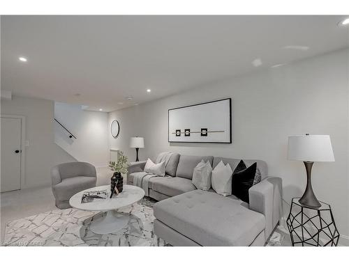 3029 Eva Drive, Burlington, ON - Indoor Photo Showing Living Room