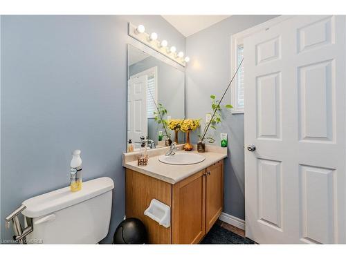 160 Provident Way, Hamilton, ON - Indoor Photo Showing Bathroom