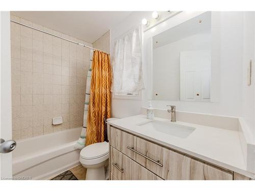 160 Provident Way, Hamilton, ON - Indoor Photo Showing Bathroom