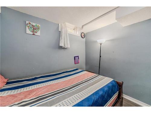 160 Provident Way, Hamilton, ON - Indoor Photo Showing Bedroom