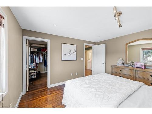 11 Rayne Avenue, Oakville, ON - Indoor Photo Showing Bedroom