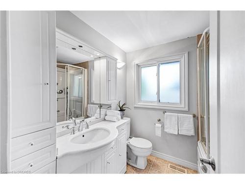 11 Rayne Avenue, Oakville, ON - Indoor Photo Showing Bathroom