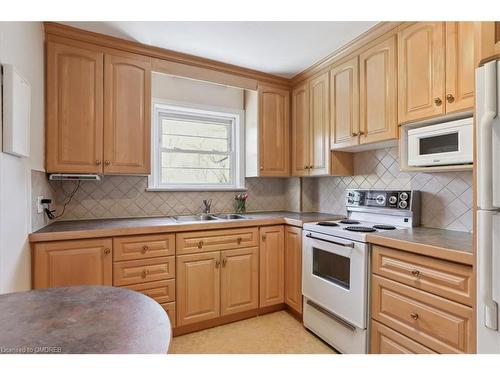 288 Reynolds Street, Oakville, ON - Indoor Photo Showing Kitchen With Double Sink