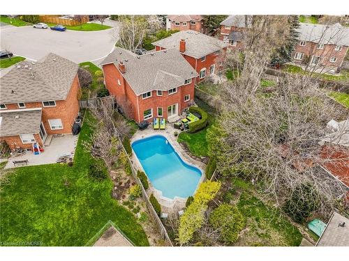 1994 Pitagora Court, Mississauga, ON - Outdoor With In Ground Pool