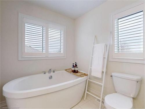 4 Hennessey Cres Crescent, Lindsay, ON - Indoor Photo Showing Bathroom