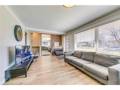 269 Kenwood Avenue, Burlington, ON - Indoor Photo Showing Living Room