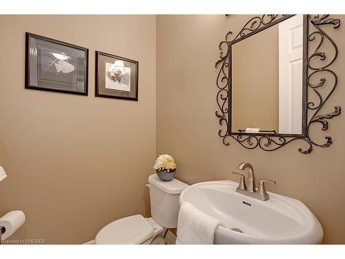 110 Holland Circle, Cambridge, ON - Indoor Photo Showing Bathroom