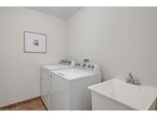 110 Holland Circle, Cambridge, ON - Indoor Photo Showing Laundry Room
