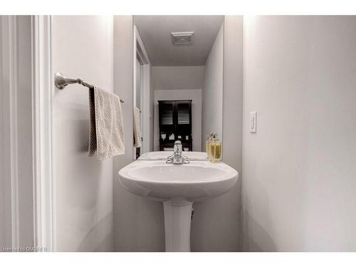 97-2441 Greenwich Drive, Oakville, ON - Indoor Photo Showing Bathroom