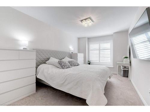 97-2441 Greenwich Drive, Oakville, ON - Indoor Photo Showing Bedroom