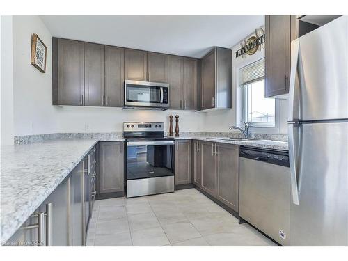 172-77 Diana Avenue, Brantford, ON - Indoor Photo Showing Kitchen With Upgraded Kitchen