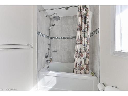 3210 Victoria Street, Oakville, ON - Indoor Photo Showing Bathroom