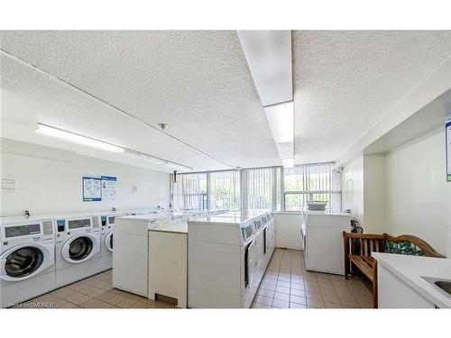 1105-3501 Glen Erin Drive, Mississauga, ON - Indoor Photo Showing Laundry Room