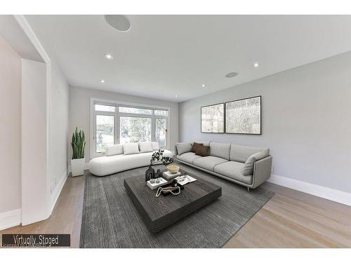 2068 Mississauga Road, Mississauga, ON - Indoor Photo Showing Living Room