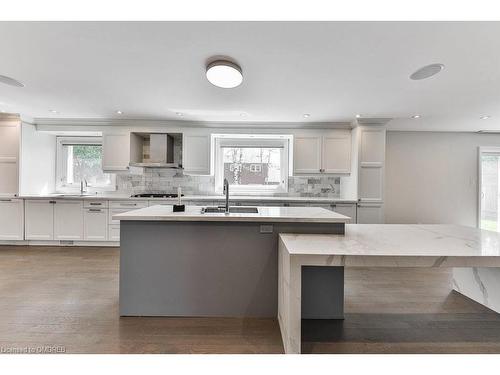 2068 Mississauga Road, Mississauga, ON - Indoor Photo Showing Kitchen With Upgraded Kitchen