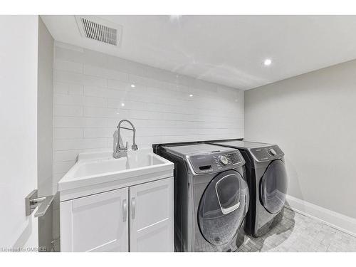 2068 Mississauga Road, Mississauga, ON - Indoor Photo Showing Laundry Room