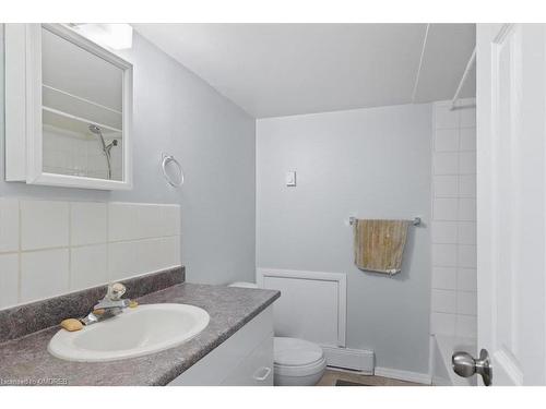 58 Fifth Avenue, Kitchener, ON - Indoor Photo Showing Bathroom