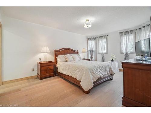 2227 Headon Road, Burlington, ON - Indoor Photo Showing Bedroom