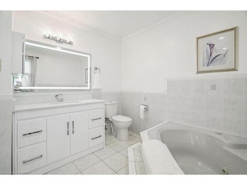 2227 Headon Road, Burlington, ON - Indoor Photo Showing Bathroom