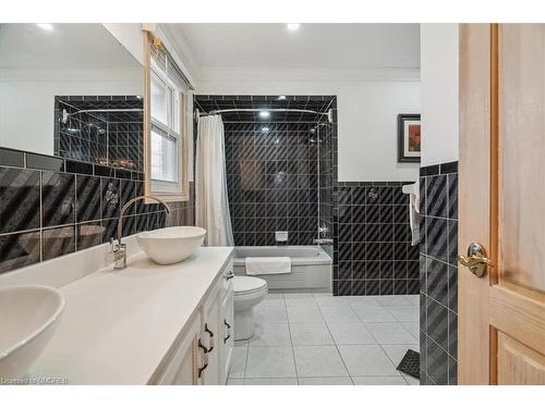2227 Headon Road, Burlington, ON - Indoor Photo Showing Bathroom