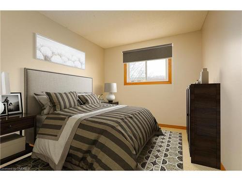 33 Merritt Crescent, Grimsby, ON - Indoor Photo Showing Bedroom