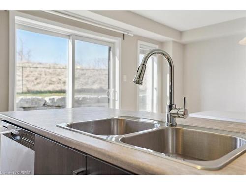 122 Crafter Crescent, Hamilton, ON - Indoor Photo Showing Kitchen With Double Sink