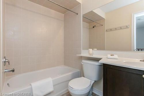 21-35 Hays Boulevard, Oakville, ON - Indoor Photo Showing Bathroom