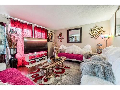 15 Beston Drive, Hamilton, ON - Indoor Photo Showing Bedroom