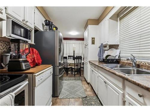 15 Beston Drive, Hamilton, ON - Indoor Photo Showing Kitchen With Double Sink