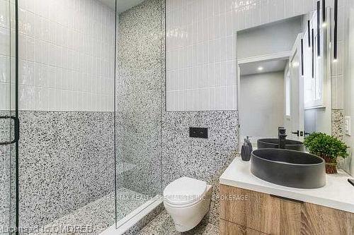 1404 Wren Avenue, Oakville, ON - Indoor Photo Showing Bathroom