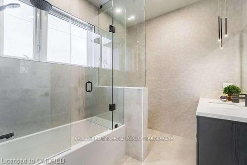 1404 Wren Avenue, Oakville, ON - Indoor Photo Showing Bathroom