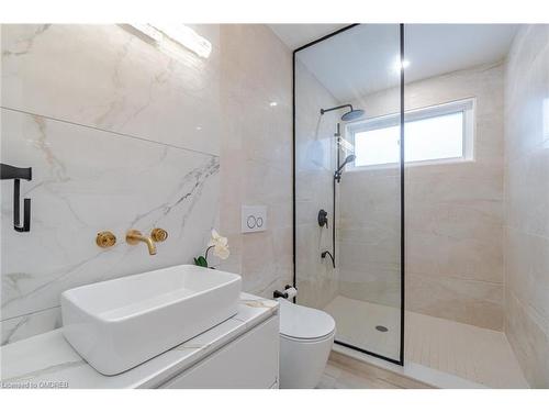 535 Sandbrook Road, Oakville, ON - Indoor Photo Showing Bathroom