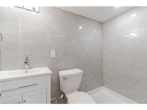 535 Sandbrook Road, Oakville, ON - Indoor Photo Showing Bathroom