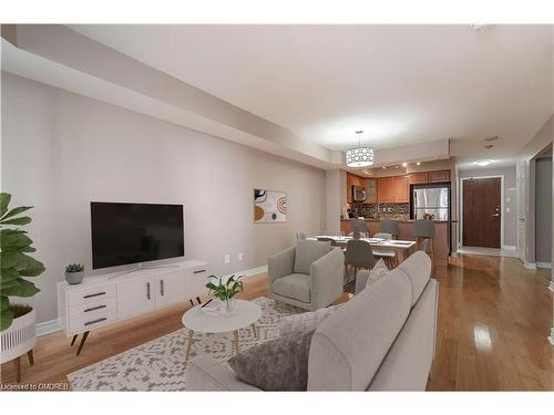 1803-4080 Living Arts Drive, Mississauga, ON - Indoor Photo Showing Living Room