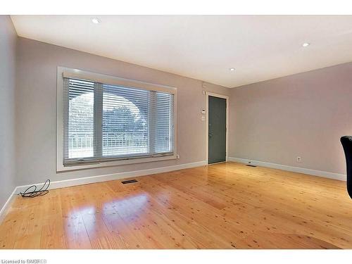 494 Barton Street E, Hamilton, ON - Indoor Photo Showing Other Room