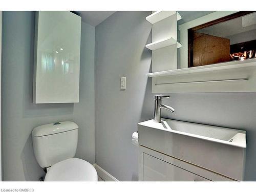 494 Barton Street E, Hamilton, ON - Indoor Photo Showing Bathroom