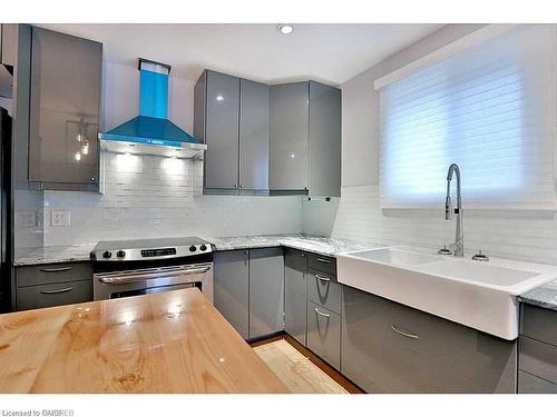 494 Barton Street E, Hamilton, ON - Indoor Photo Showing Kitchen With Upgraded Kitchen