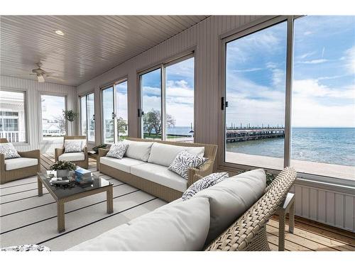 54 Promenade Way, Crystal Beach, ON - Indoor Photo Showing Living Room
