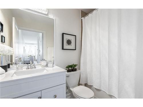 218-5327 Upper Middle Road, Burlington, ON - Indoor Photo Showing Bathroom