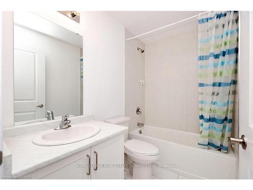 905-450 Dundas Street E, Waterdown, ON - Indoor Photo Showing Bathroom