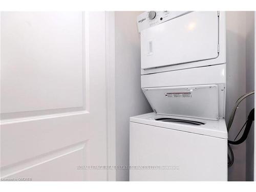 905-450 Dundas Street E, Waterdown, ON - Indoor Photo Showing Laundry Room