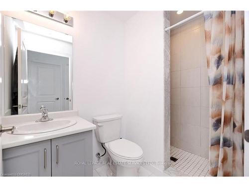 905-450 Dundas Street E, Waterdown, ON - Indoor Photo Showing Bathroom