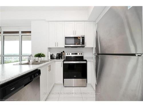 905-450 Dundas Street E, Waterdown, ON - Indoor Photo Showing Kitchen With Stainless Steel Kitchen With Double Sink