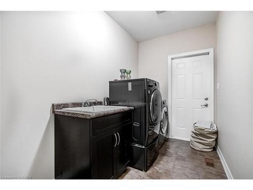3198 Saltaire Crescent, Oakville, ON - Indoor Photo Showing Laundry Room