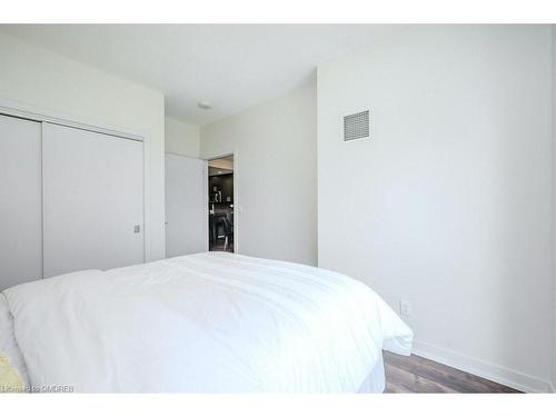 712-551 Maple Avenue, Burlington, ON - Indoor Photo Showing Bedroom