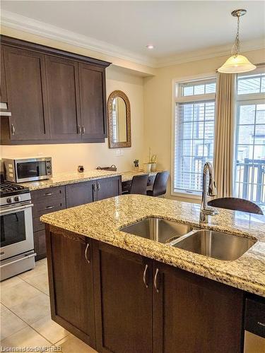 350 Begonia Gardens, Oakville, ON - Indoor Photo Showing Kitchen With Double Sink